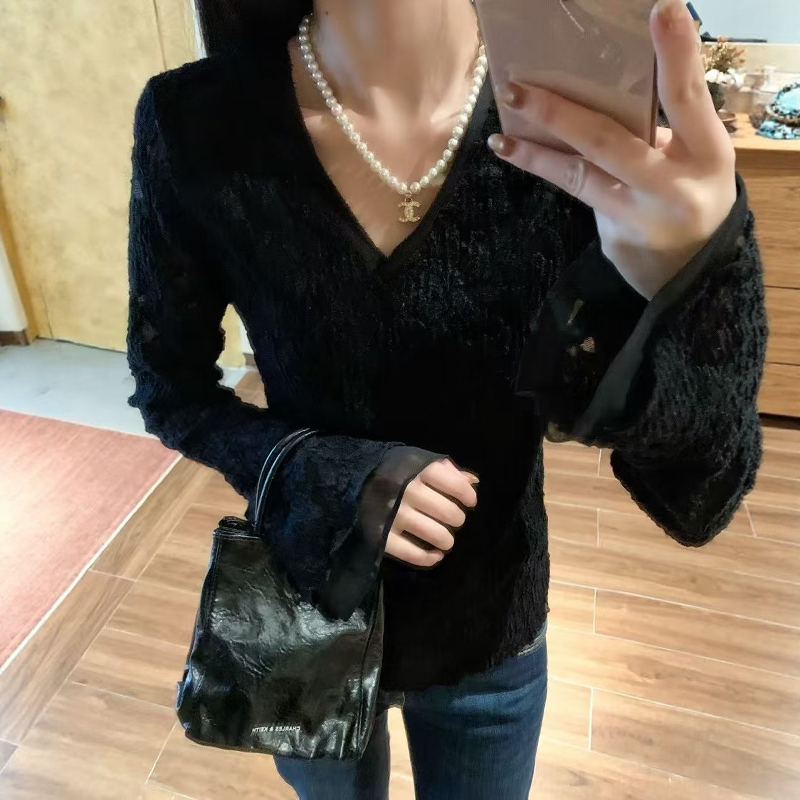 V领洋气修身蕾丝衫百搭打底衫女