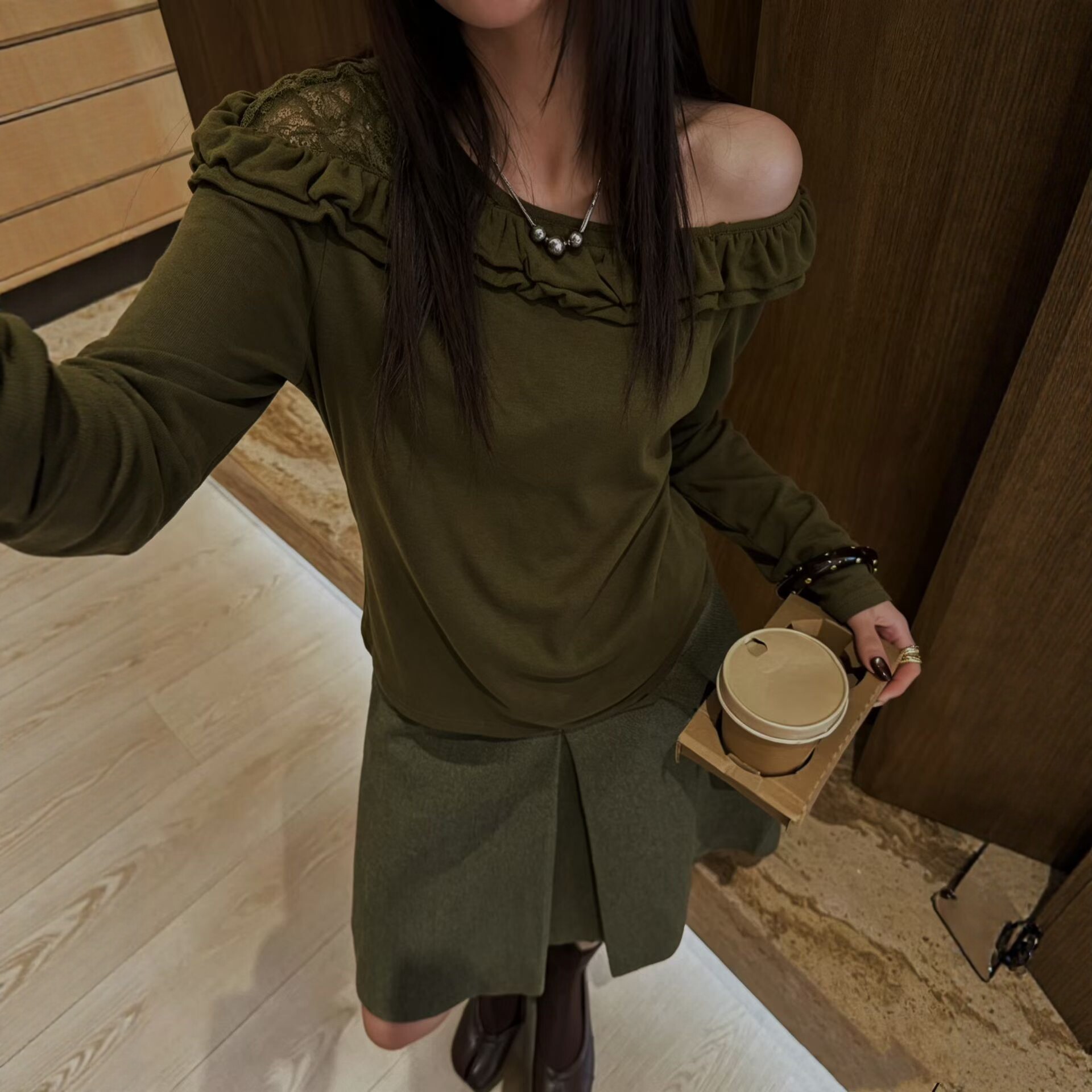 欧货设计感露肩荷叶边斜肩T恤女