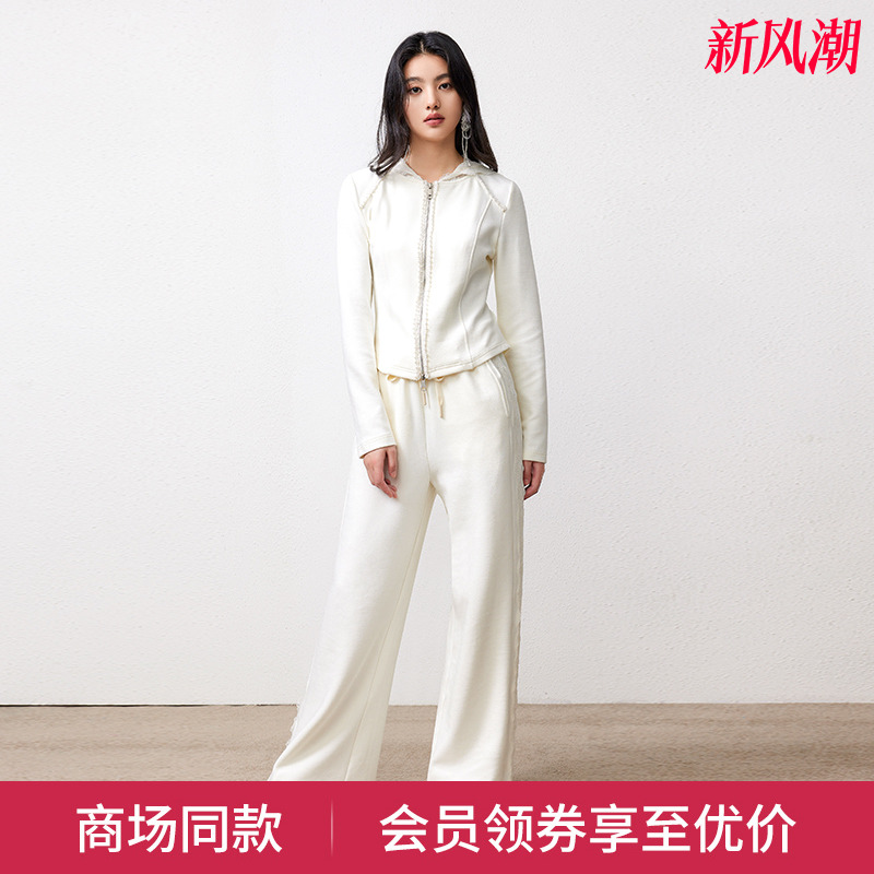 米白连帽休闲运动套装