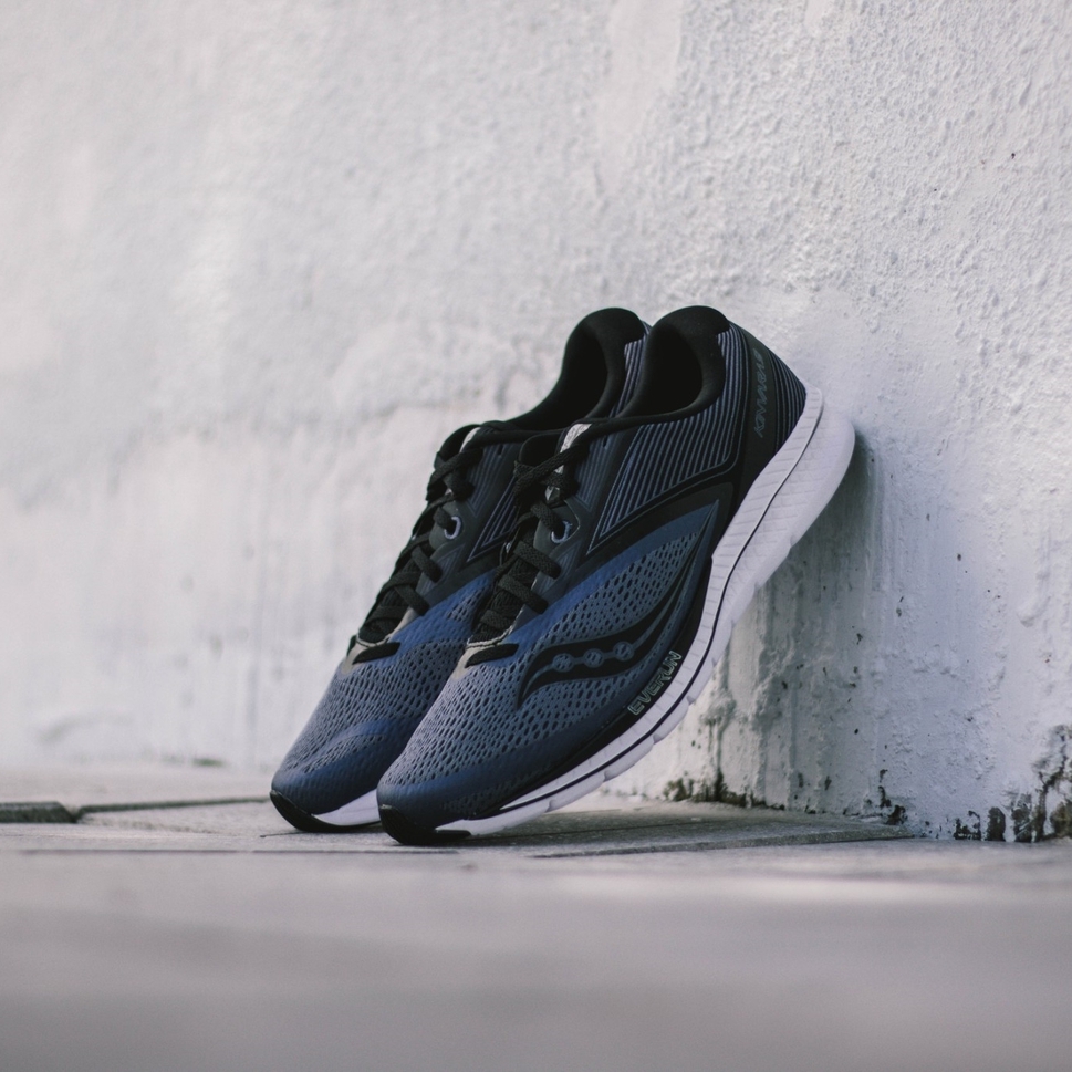 Saucony索康尼菁华轻量缓震跑鞋