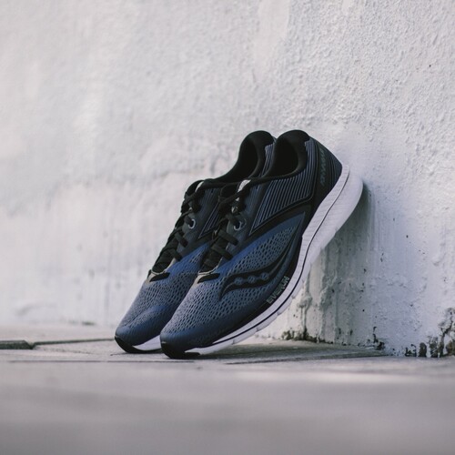 Saucony索康尼菁华轻量缓震跑鞋