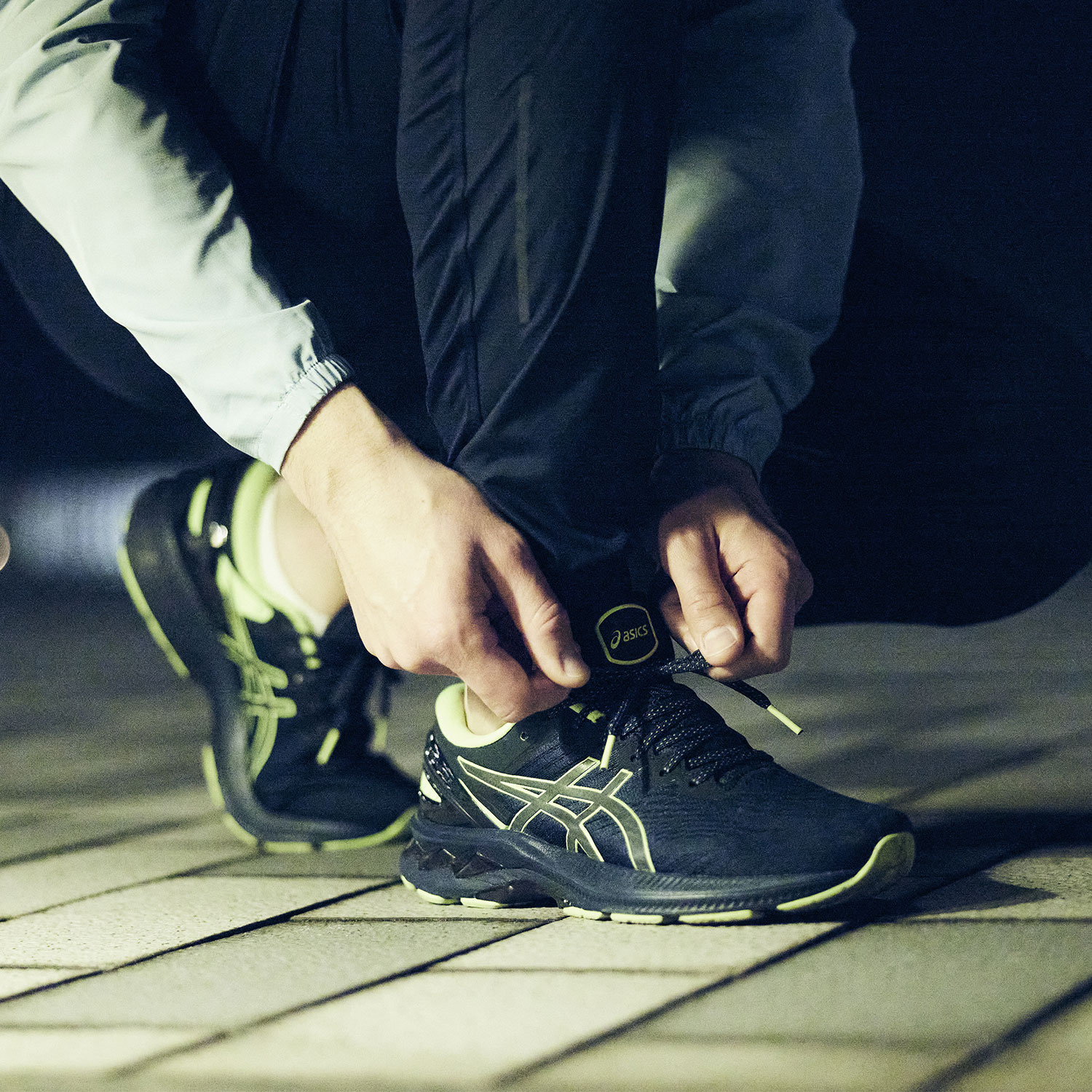 ASICS亚瑟士NIMBUS男款缓震跑鞋