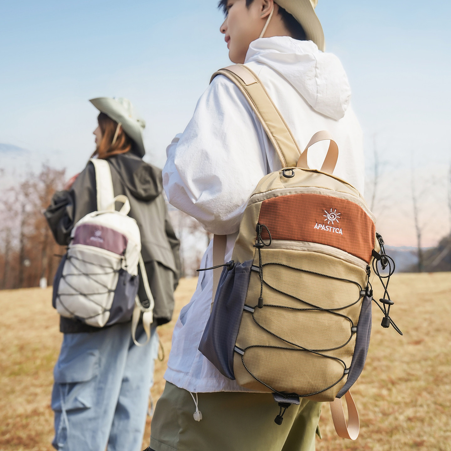 户外徒步双肩包18L男女学生书包旅行轻便登山包撞色休闲电脑背包