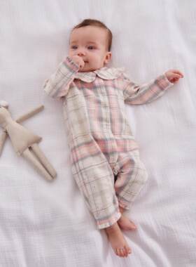 现货英国NEXT童装秋女宝宝粉色格子娃娃领纯棉长袖连体衣婴儿爬服