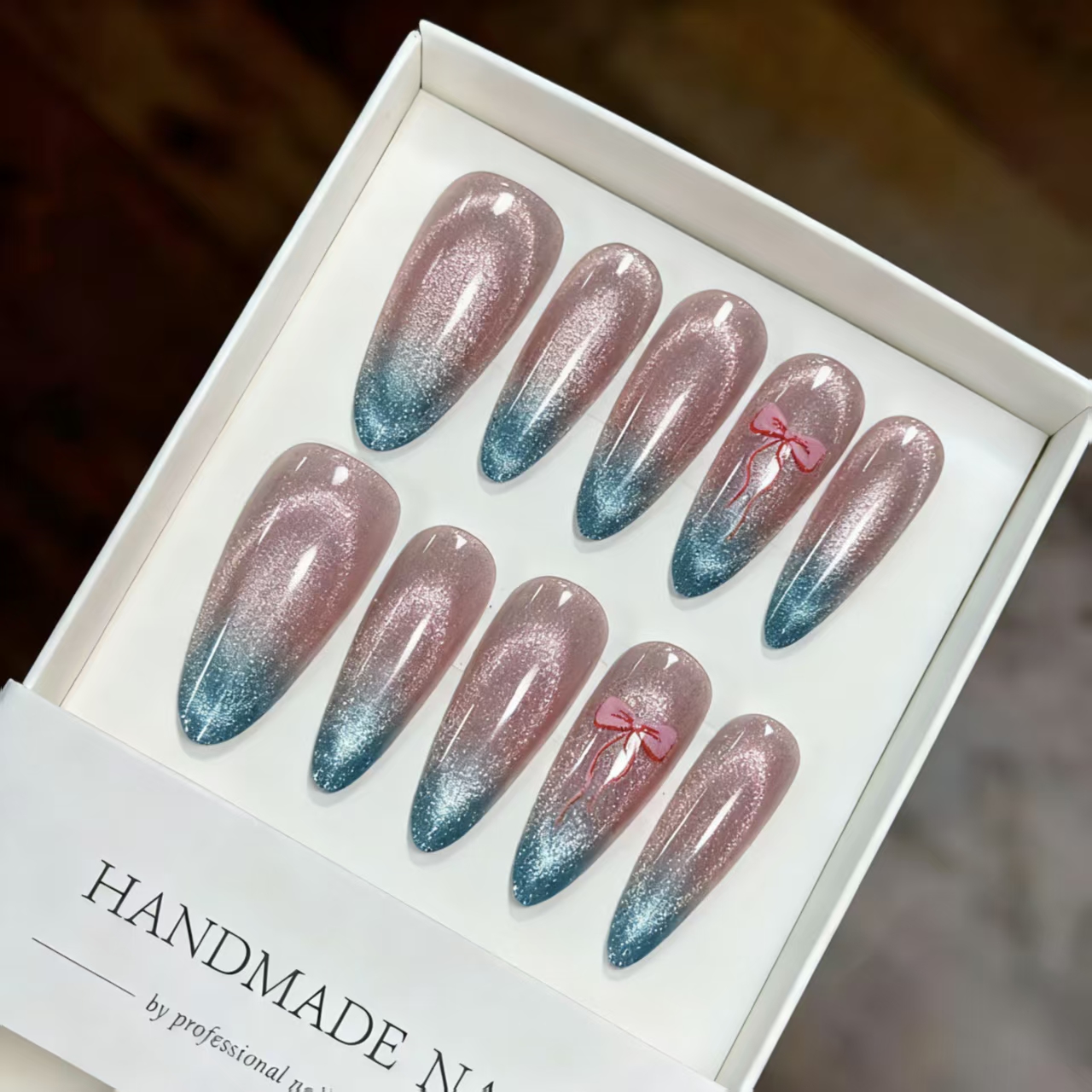 黑洞爆闪猫眼蝴蝶穿戴甲