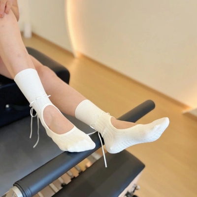 瑜伽袜子女秋冬丝带芭蕾风小腿袜套普拉提健身运动矽胶防滑长筒袜