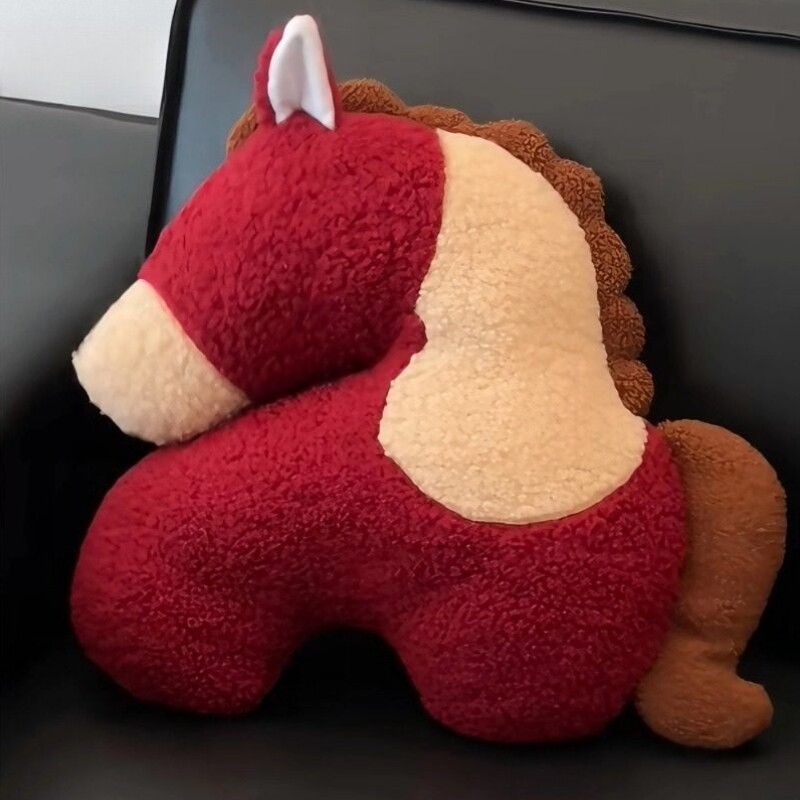 可爱马年吉祥物抱枕毛绒靠垫客厅沙发飘窗玩偶两用抱枕装饰送女生
