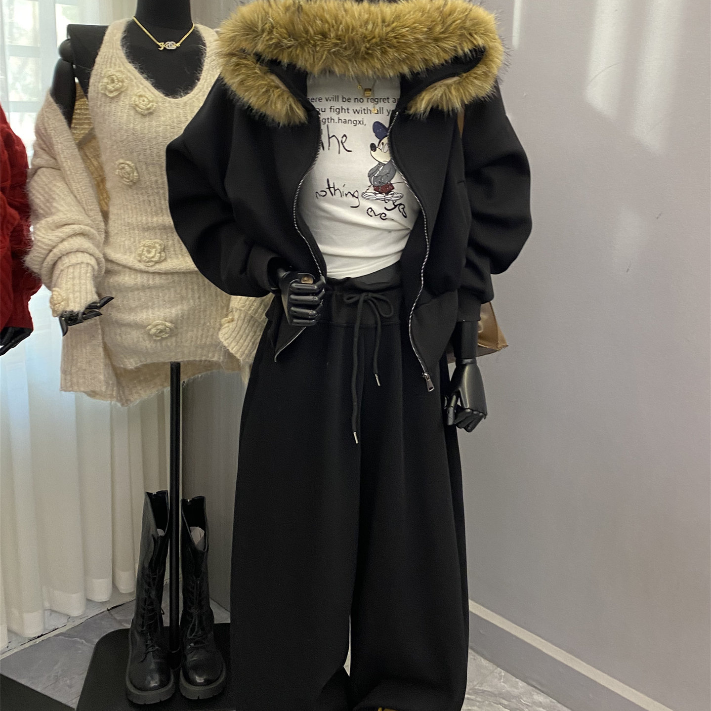 毛领连帽卫衣+弯刀裤加绒两件套