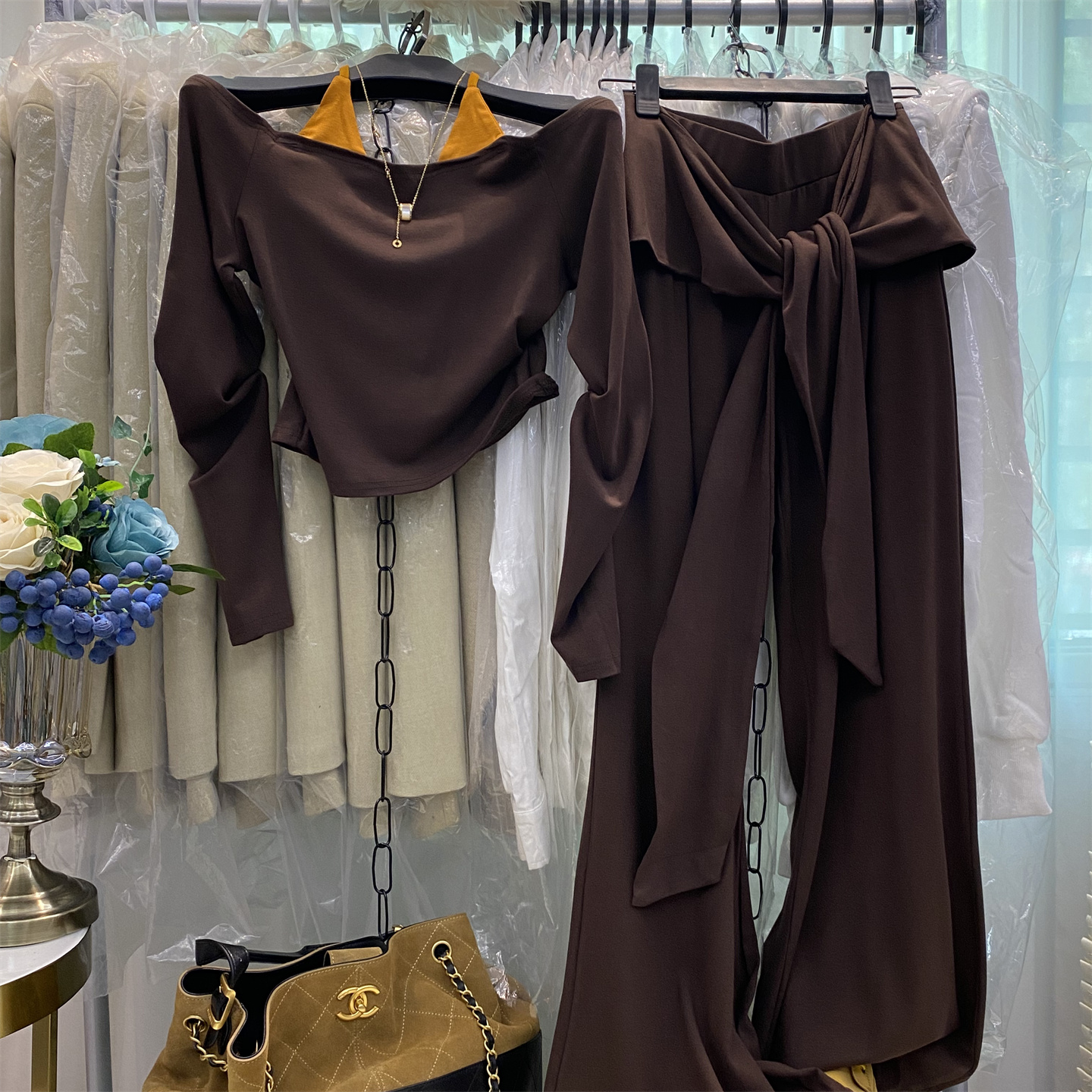 挂脖露肩T恤阔腿裤屁帘慵懒套装