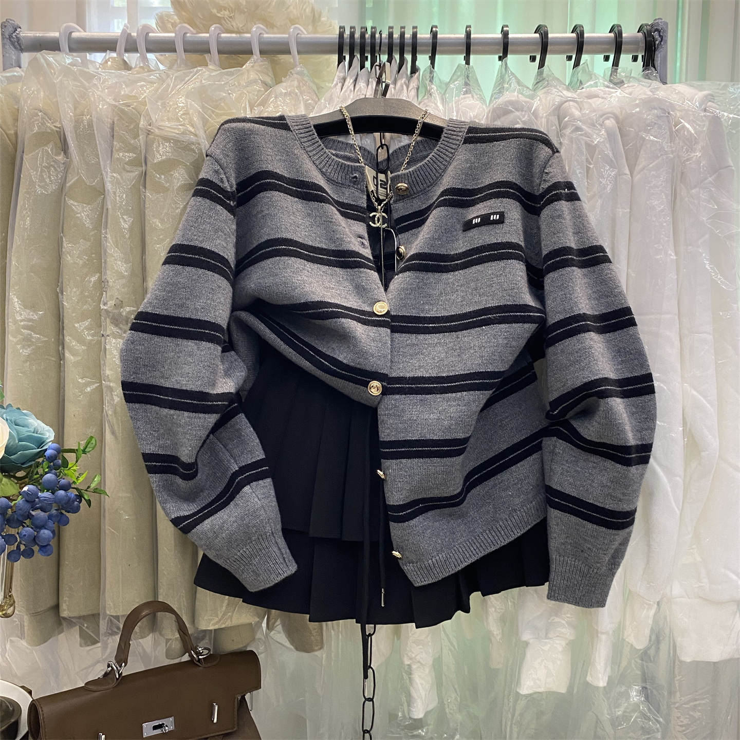 圆领宽松条纹长袖针织开衫毛衣女