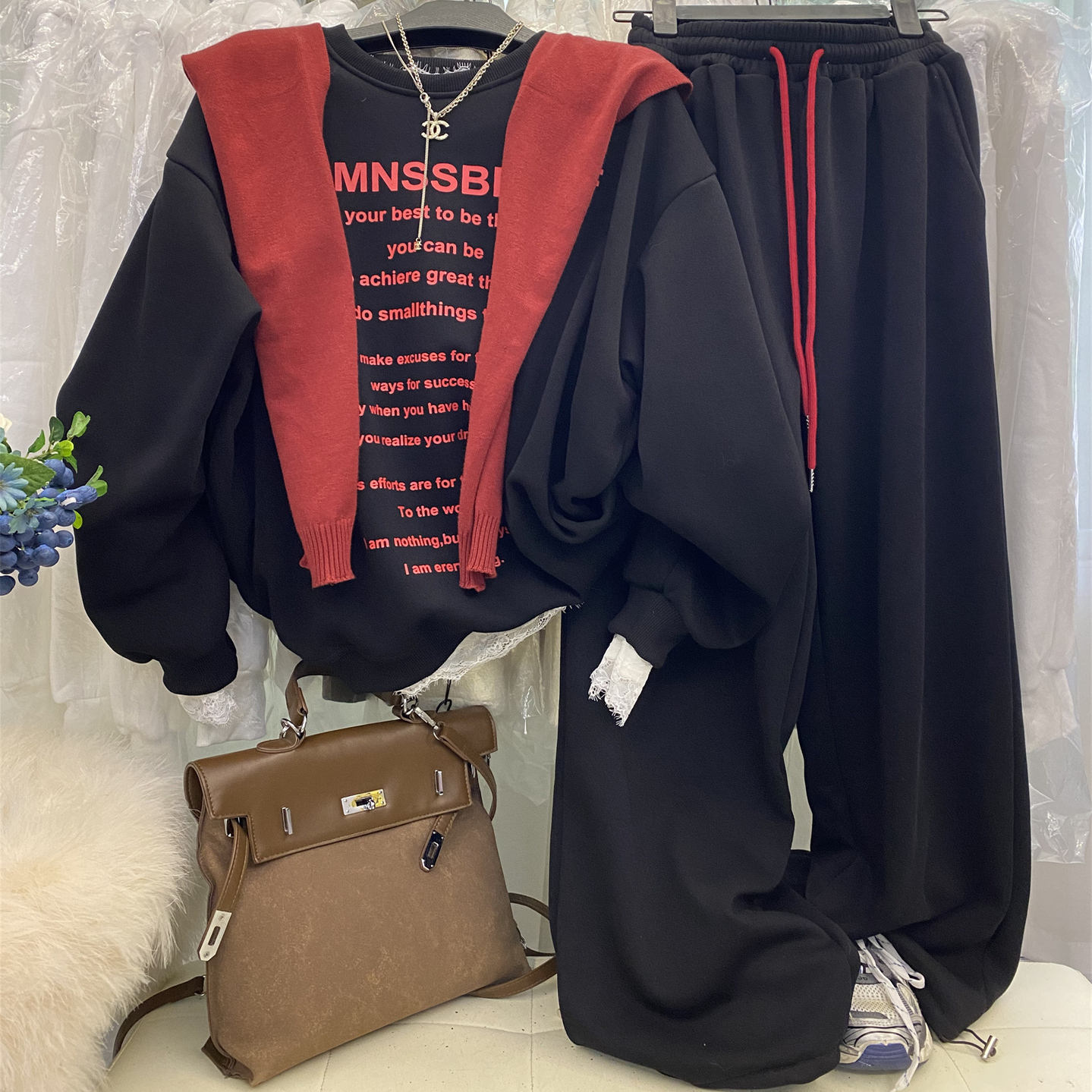 圆领字母加绒卫衣阔腿裤皮甲套装