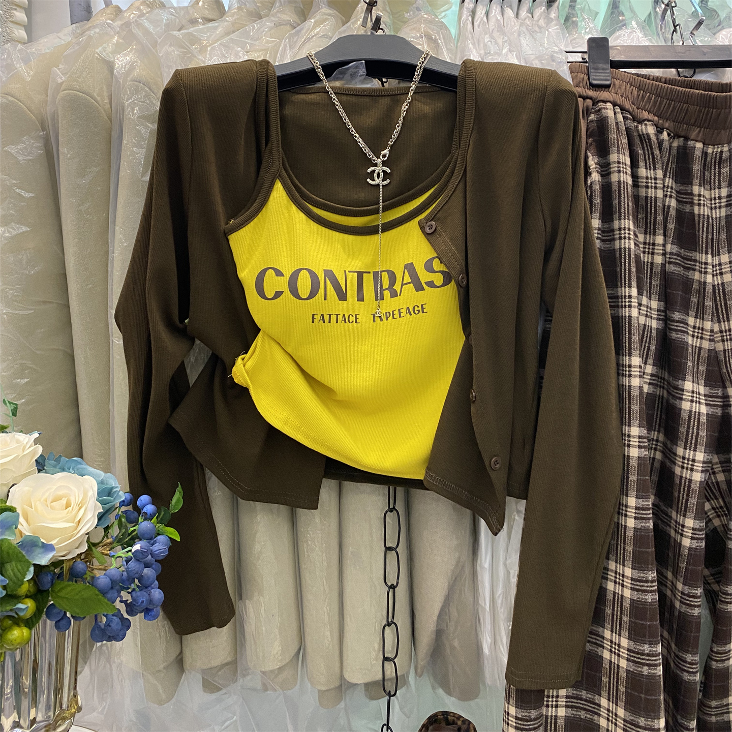 字母印花吊带背心长袖开衫两件套