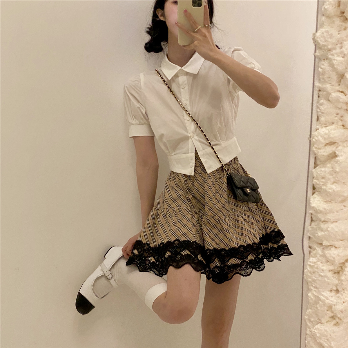 Guima girls campus retro bubble sleeve short white shirt + Plaid lace skirt
