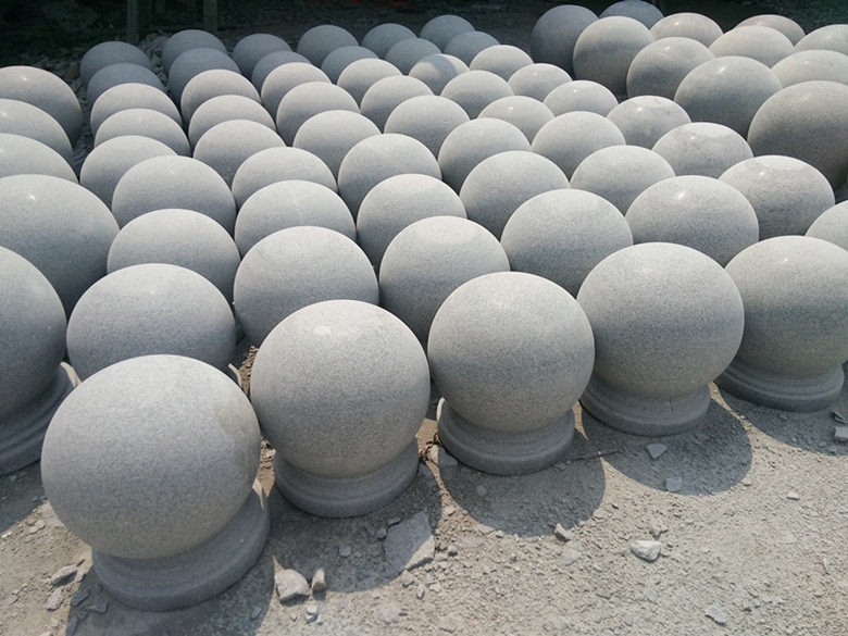 厂家直销芝麻白花岗岩挡车路障石球 止车球  隔离球 直径40cm