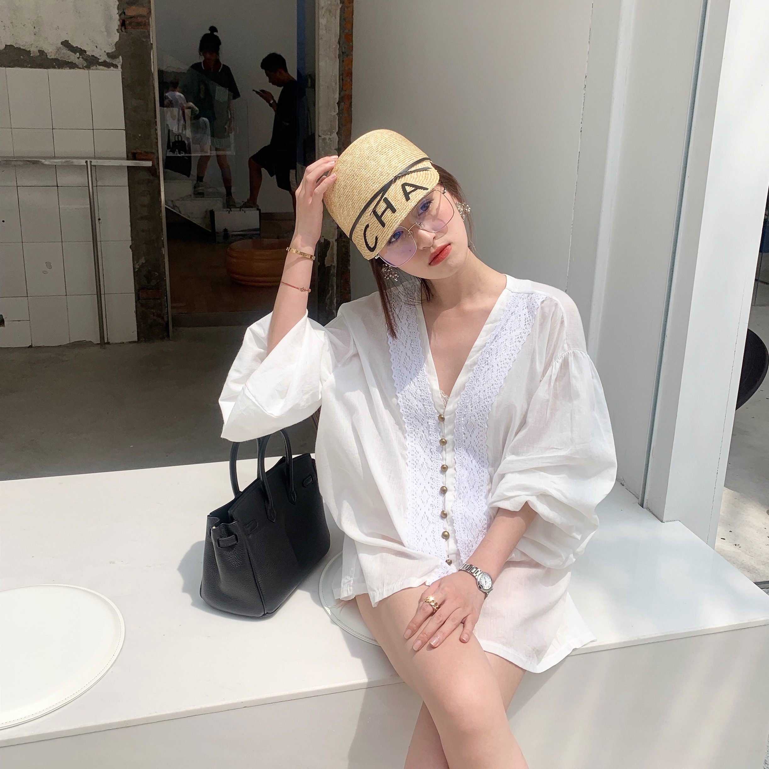 JAM夏季蕾丝拼接衬衫小众设计V领防晒衬衣宽松纽扣蝙蝠衫长袖外搭在类目 女装/女士精品, 衬衫中 - 来自Buy2taobao.com提供专业的淘宝代购服务