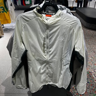 NIKE/耐克男子款轻便舒适运动健身连帽防晒夹克外套 IF2105-020