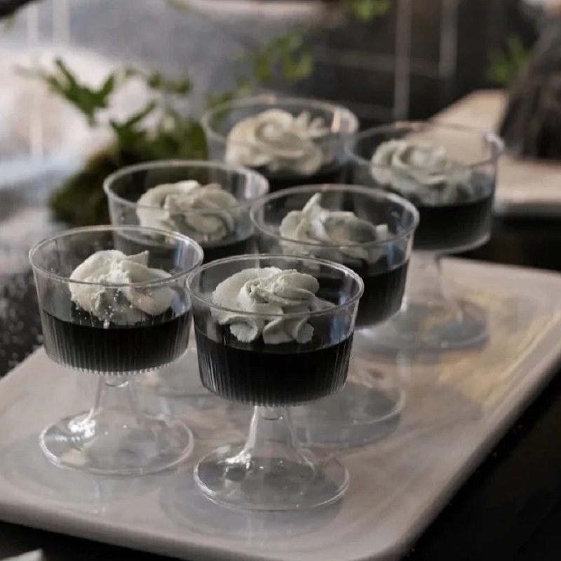 ins风小酒杯高级感甜品台