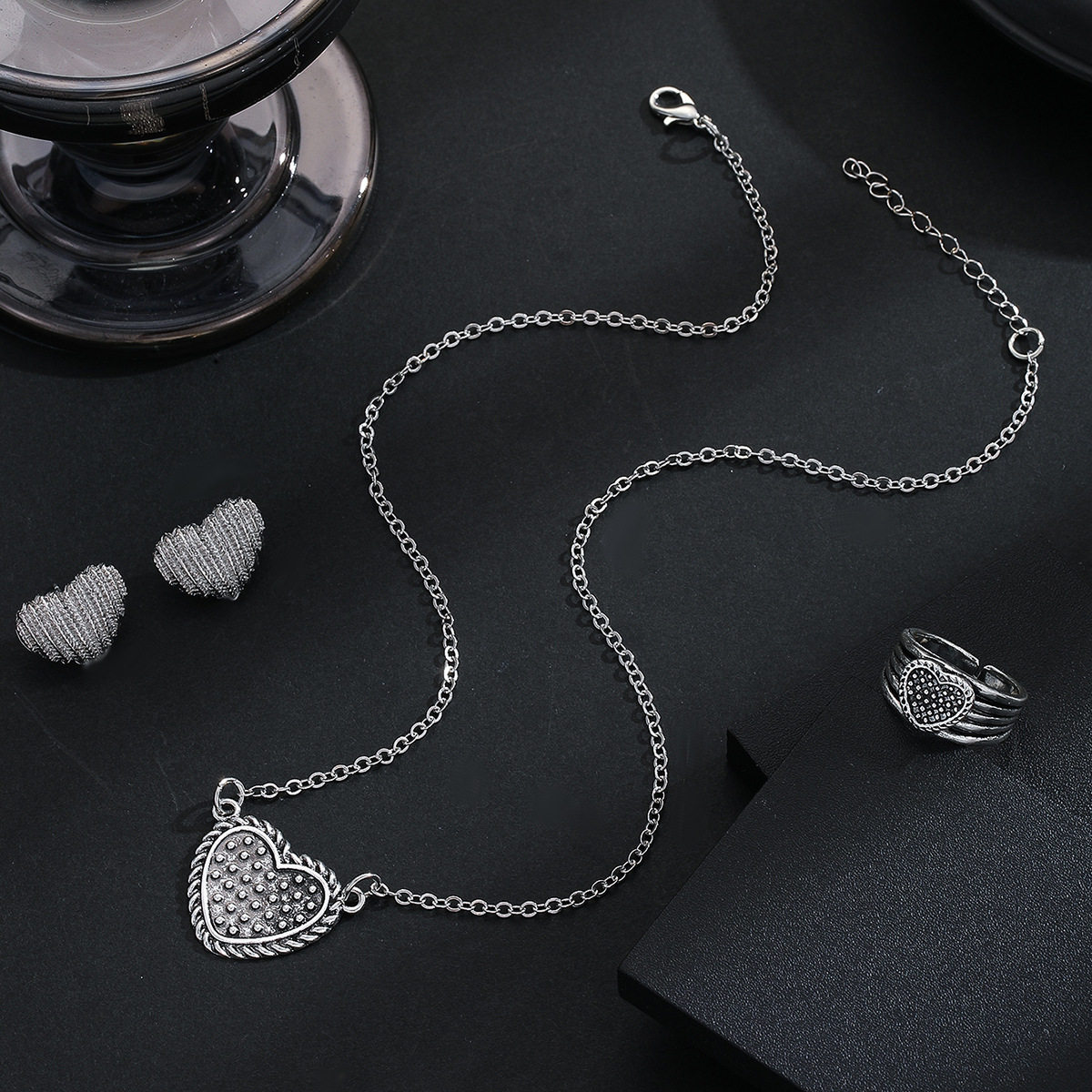 轻奢简约设计感 爱心戒指耳环 复古个性感项链首饰套装