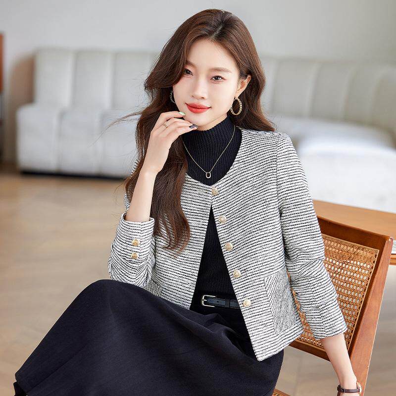 法式小香风西装外套女秋新款气质高级感圆领小个子短款休闲小西服