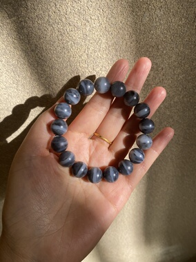 新疆和田玉青花籽料一线天手串