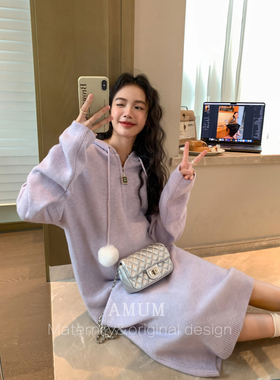 ◆AMUM孕妇装◆打破沉闷秋冬~毛球针织连衣裙冬季连帽半拉链长裙