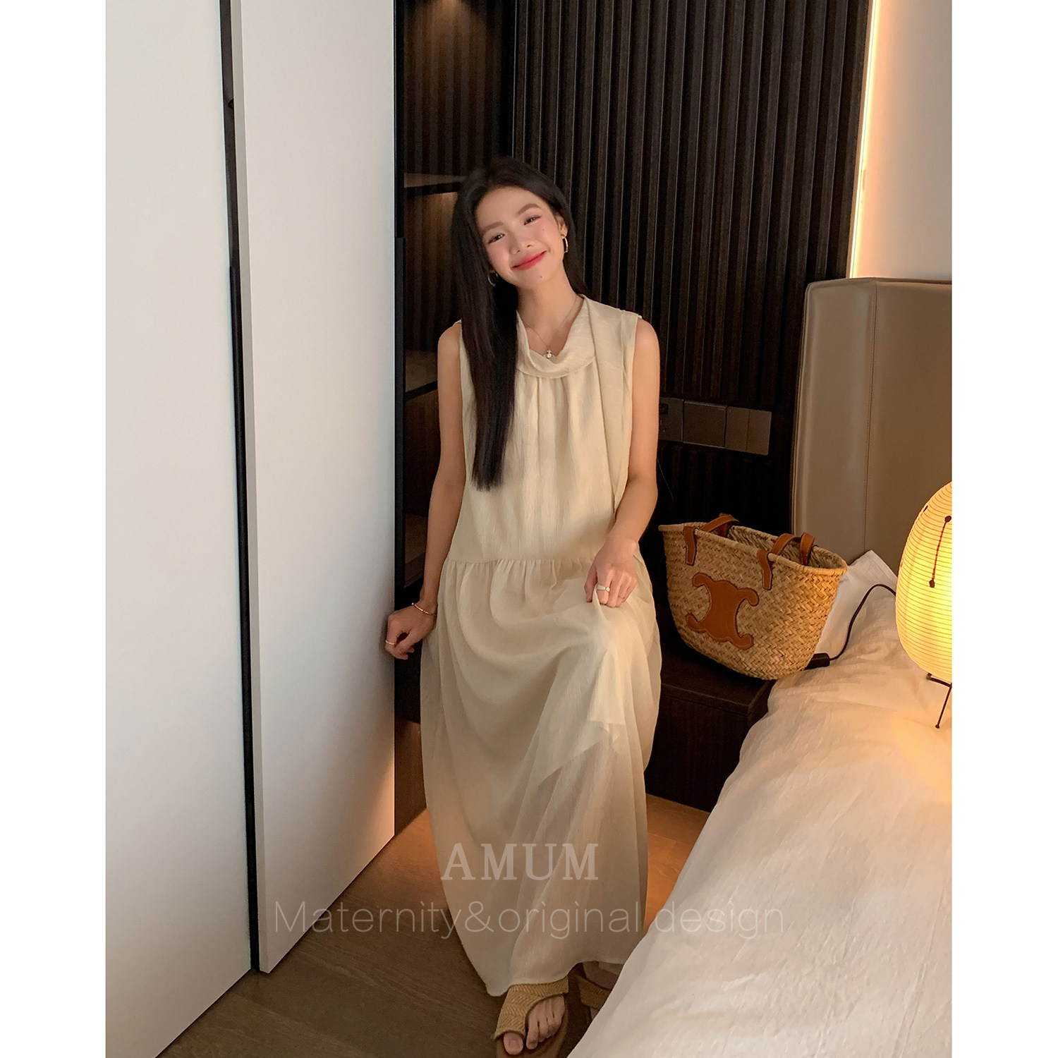 ◆AMUM孕妇装◆未闻花名~法式极简杏色温柔风挂脖无袖气质连衣裙