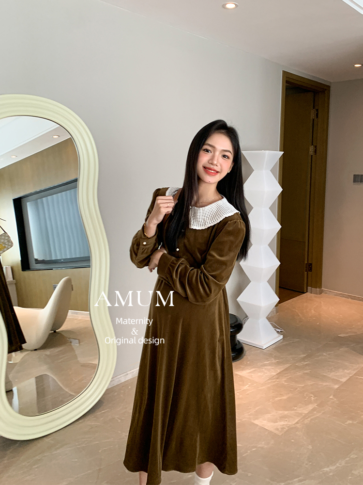 amum孕妇装娃娃领丝绒连衣裙