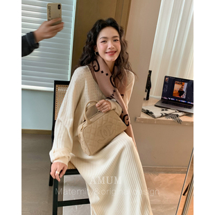 ◆AMUM孕妇装◆暖冬咩咩~圆领灯笼袖坑条宽松百搭打底针织连衣裙