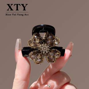 网红精致花朵抓夹女百搭中号盘发夹头饰2025新款韩系鲨鱼夹发饰