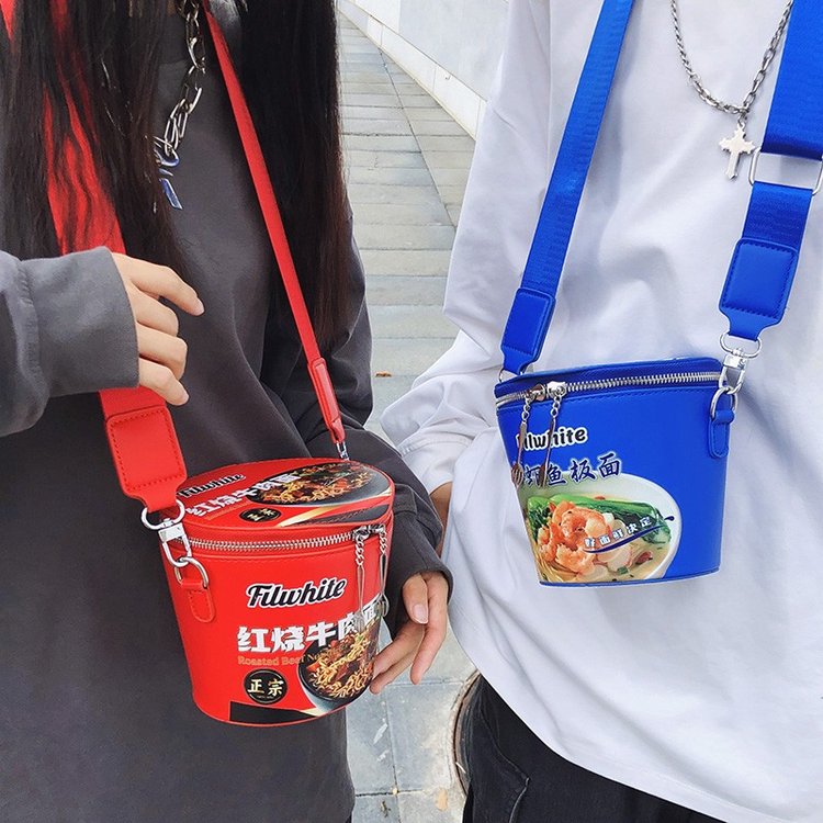 创意红烧牛肉面单肩包新款经典桶装方便面斜挎包收纳礼品生日礼物