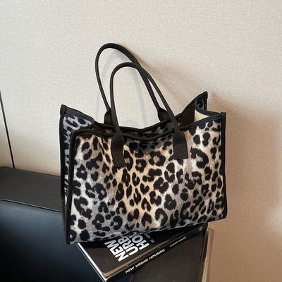 REEYEE 秋冬季流行豹纹大容量包包女2024新款通勤单肩手提托特包