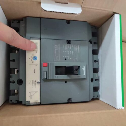 CVS250F塑壳断路器空气开关4p250A还有几台打