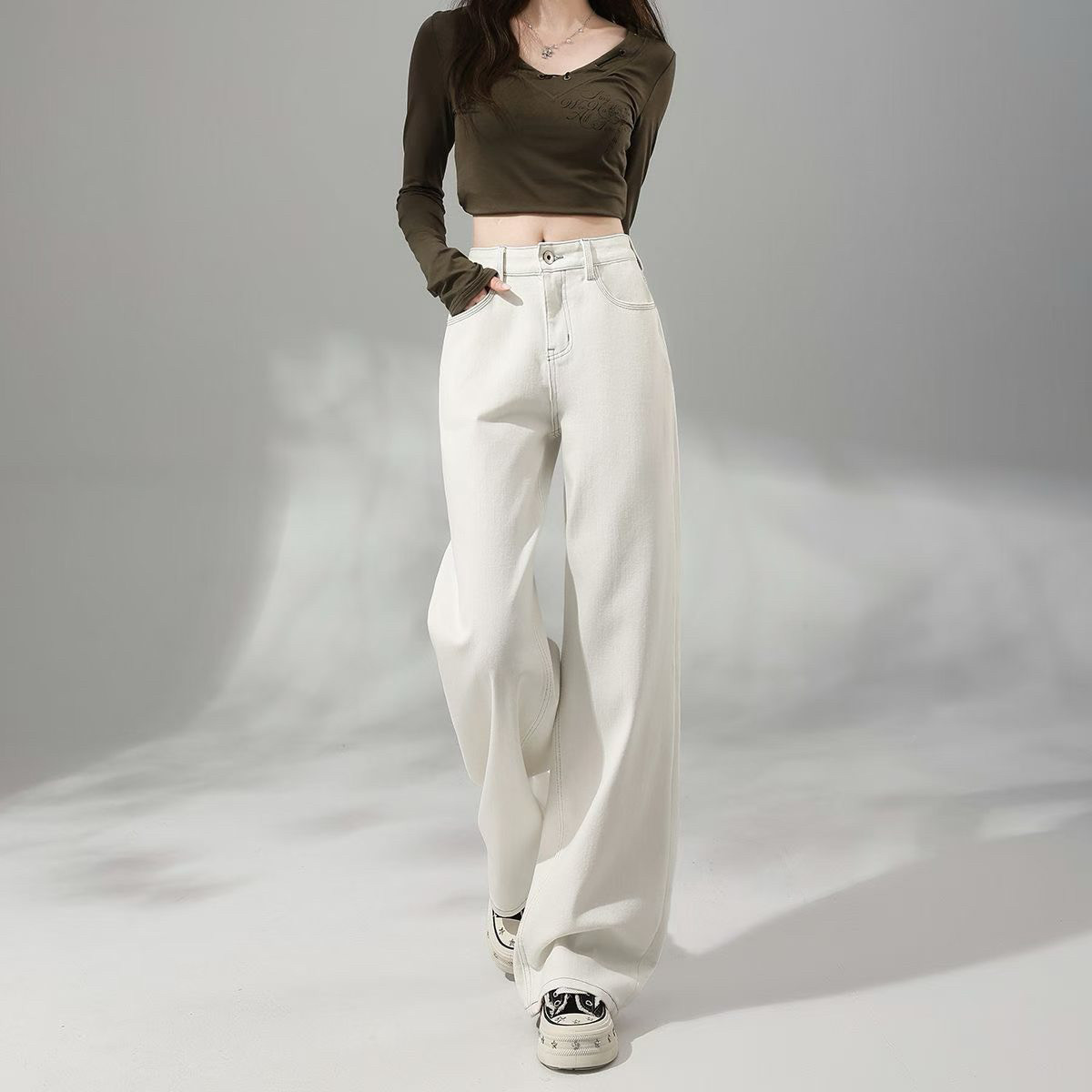 云白色弹力牛仔裤女款新款2026初春穿搭韩系高腰百搭显瘦直筒裤子