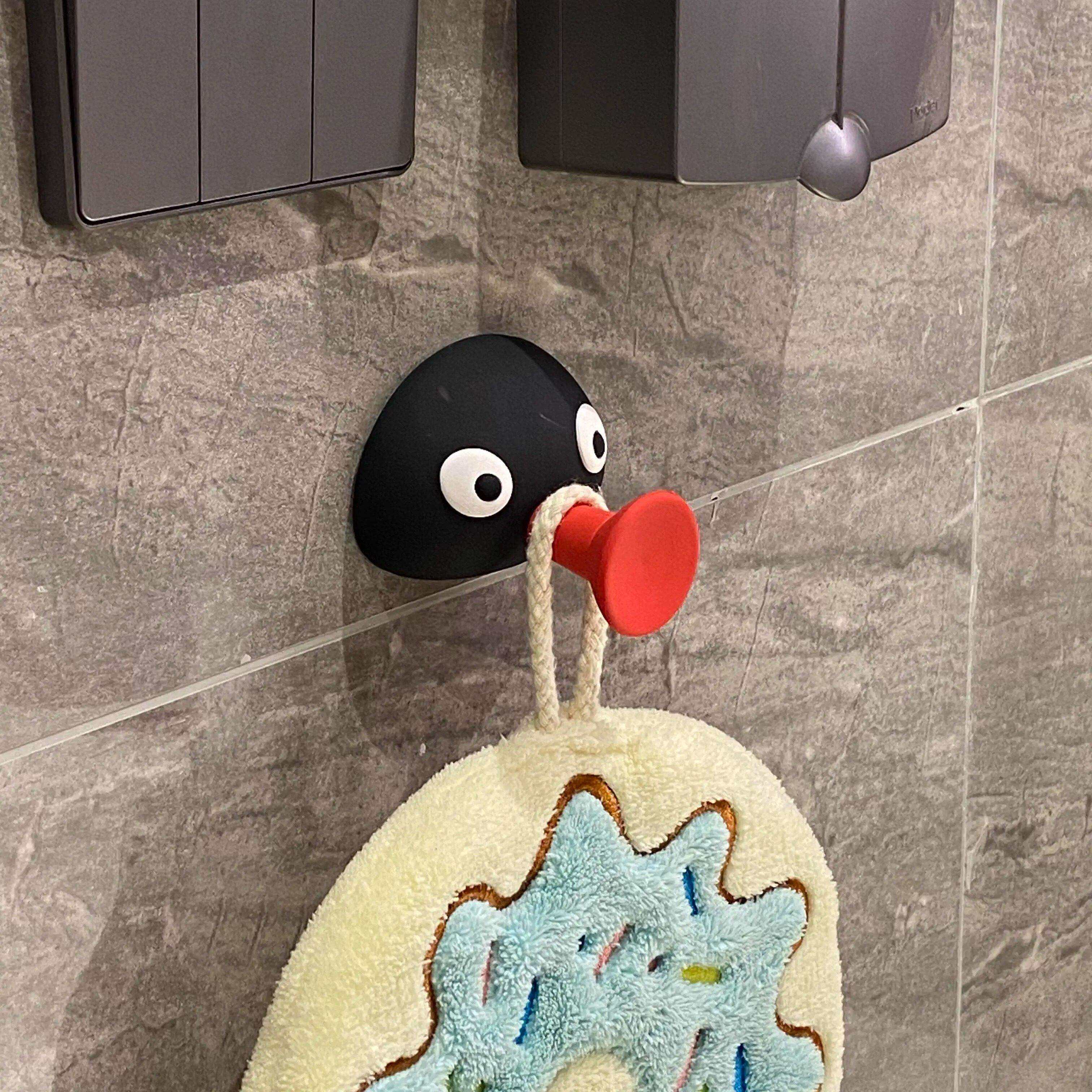 新疆包邮企鹅挂钩免打孔无痕强力承重毛巾浴室厨房贴墙创意可爱化