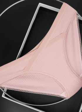 女士蕾丝边拼接螺纹棉内裤低腰纯色三角裤