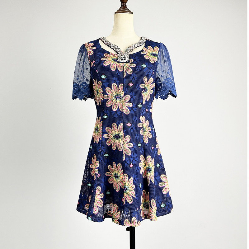 深蓝色短袖连衣裙女2026新款弹力修身显瘦刺绣烫钻花式A字裙中裙