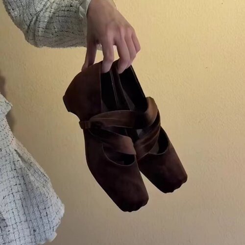 复古方头交叉带内增高玛丽珍鞋