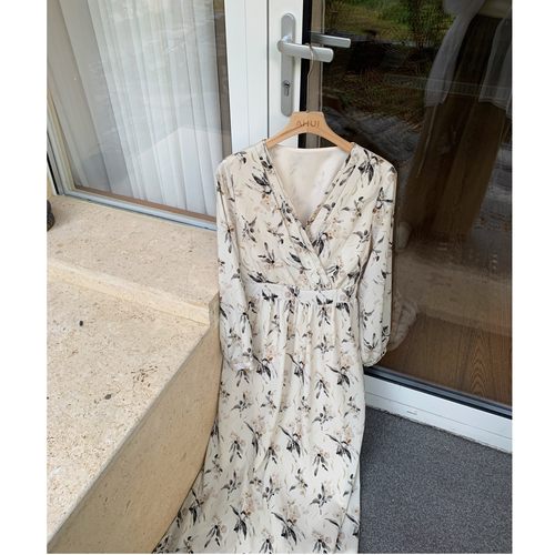 长袖连衣裙碎花通勤V领收腰X型