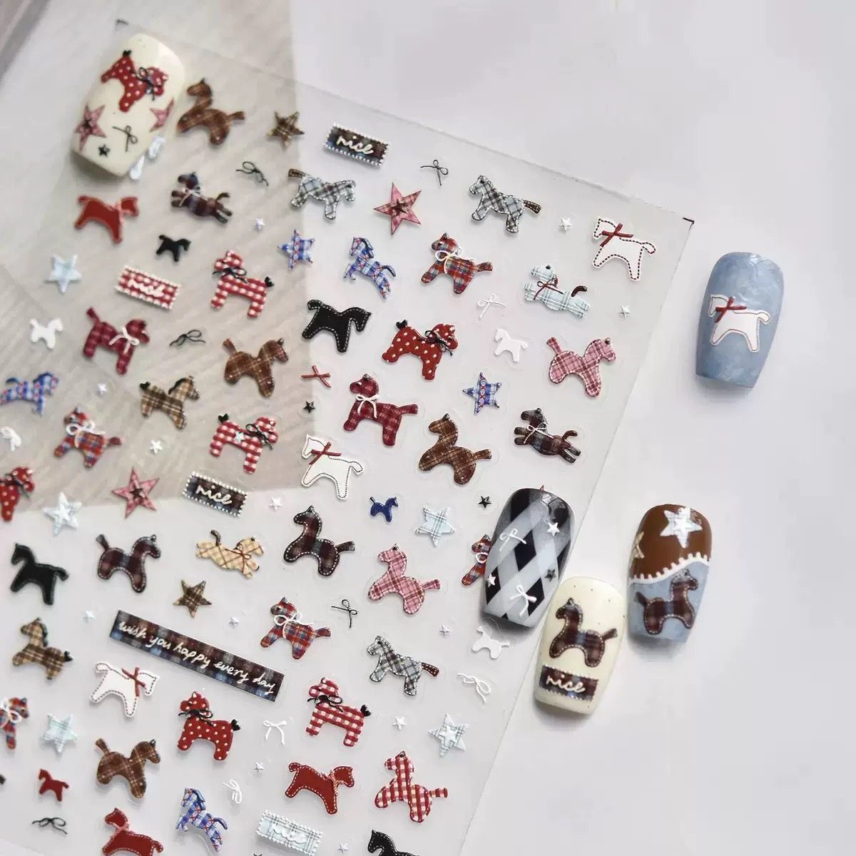 2026新年可爱小马卡通美甲贴纸DIY装饰贴片多色格子动物指甲贴,彩妆/香水/美妆工具,指甲装饰,淘宝优惠券,粉丝福利购,淘宝优惠卷