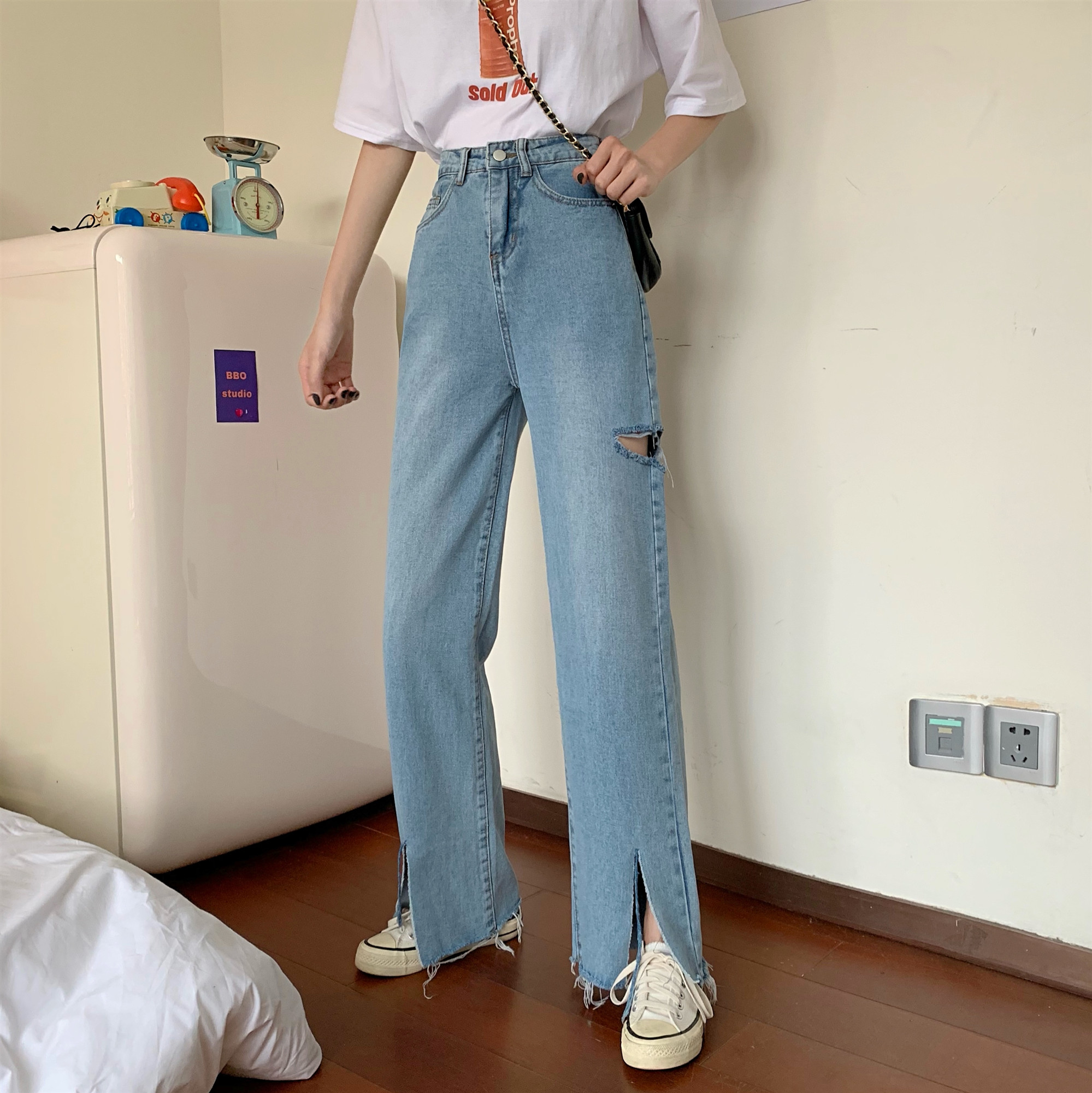 Take a live shot of a new relaxed wide leg pants with split holes in spring and summer 2020 women