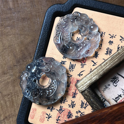 天然岫玉水墨龙鱼吊坠水墨飘花小尺寸仿古神兽百搭情侣款挂件礼物