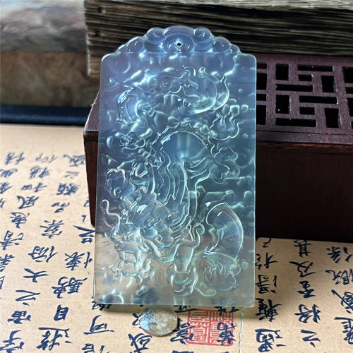 天然岫玉龙牌吊坠保真双面雕刻