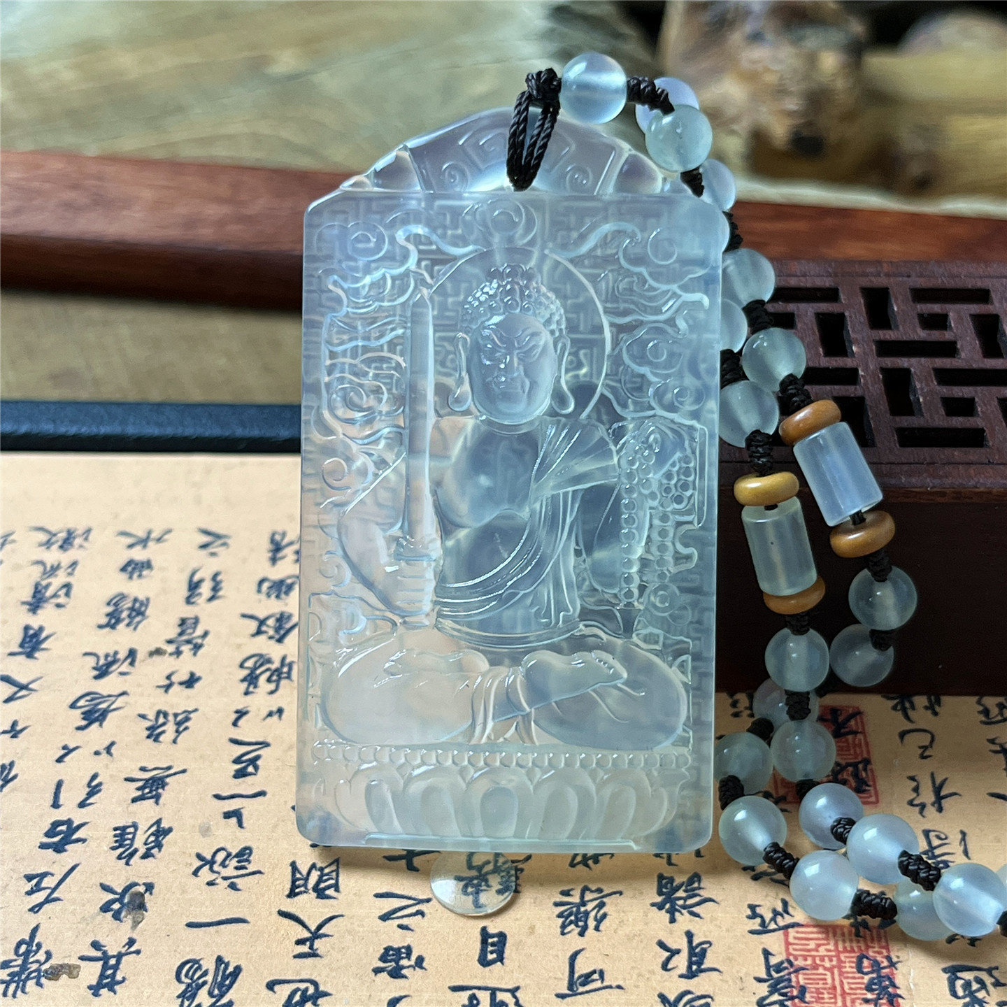 天然岫玉不动明王吊坠保真冰种本命佛毛衣链玉石挂件带珠链送礼物