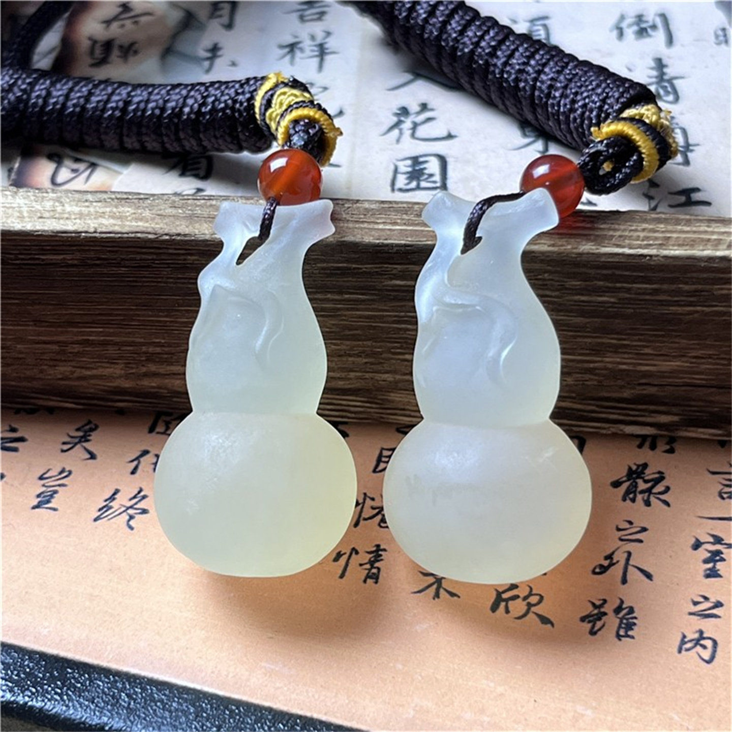 天然岫玉宝葫芦吊坠保真手工立体雕刻随型男女款巧雕玉石挂件礼物