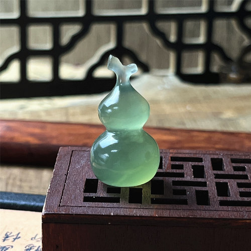 天然岫玉葫芦吊坠保真立体雕刻