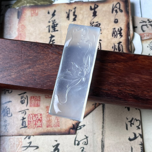 天然岫玉兰花吊坠保真精雕细长条
