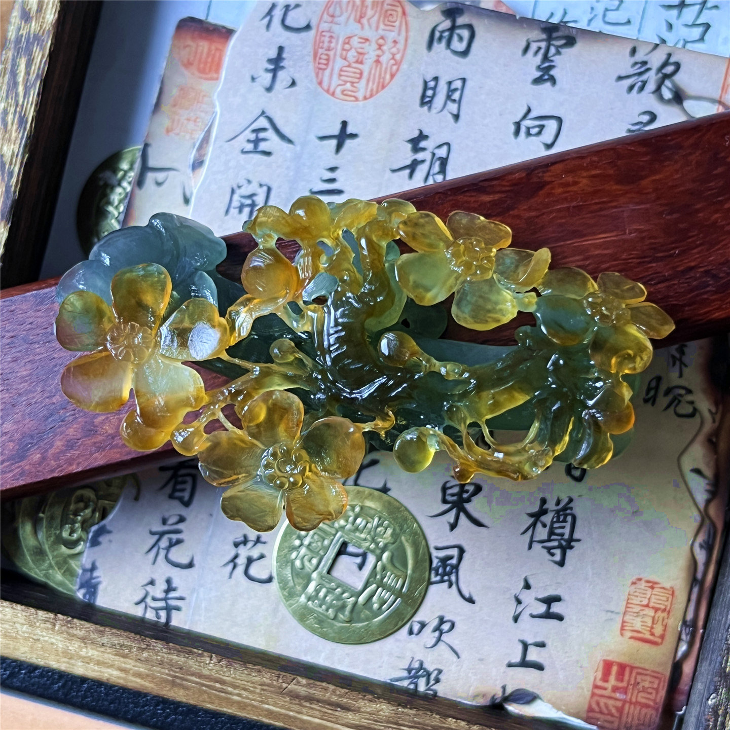 天然岫玉花料梅花玉衡吊坠手工巧雕黄蓝相间高货收藏级别玉石礼物