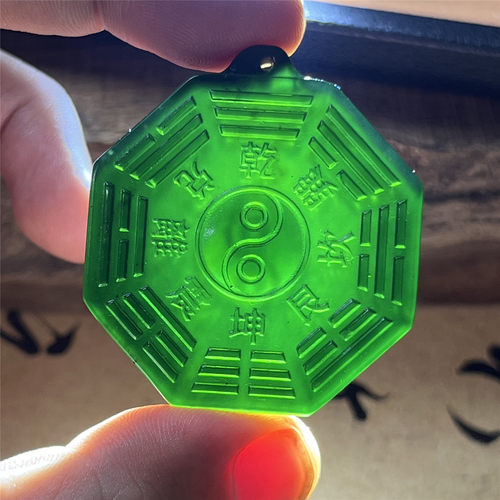 岫玉九宫八卦吊坠双面精雕墨玉