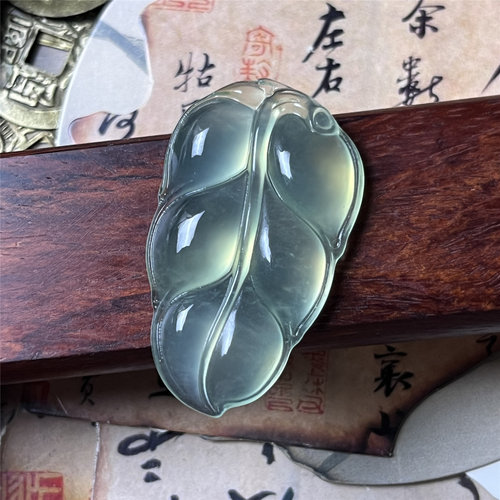 岫玉绿色金枝玉叶吊坠保真通透