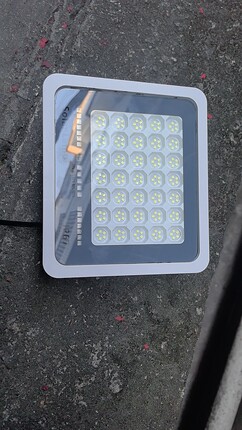 照明太阳能投光灯户外照明灯太阳能室内灯路灯家用庭院灯饰